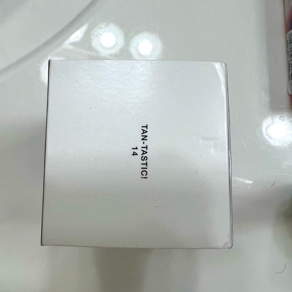 Marc Jacobs Glow Away Bronzing
Coconut Body Stick 14 TAN-TASTIC! - Picture 6 of 7